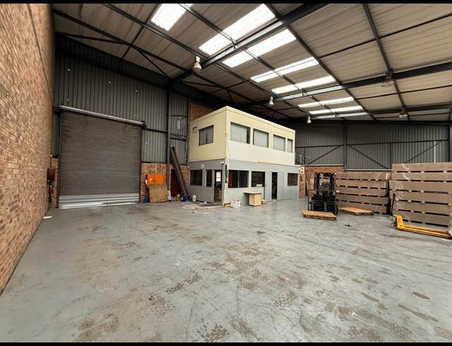500M² WAREHOUSE TO LET IN SPARTAN
